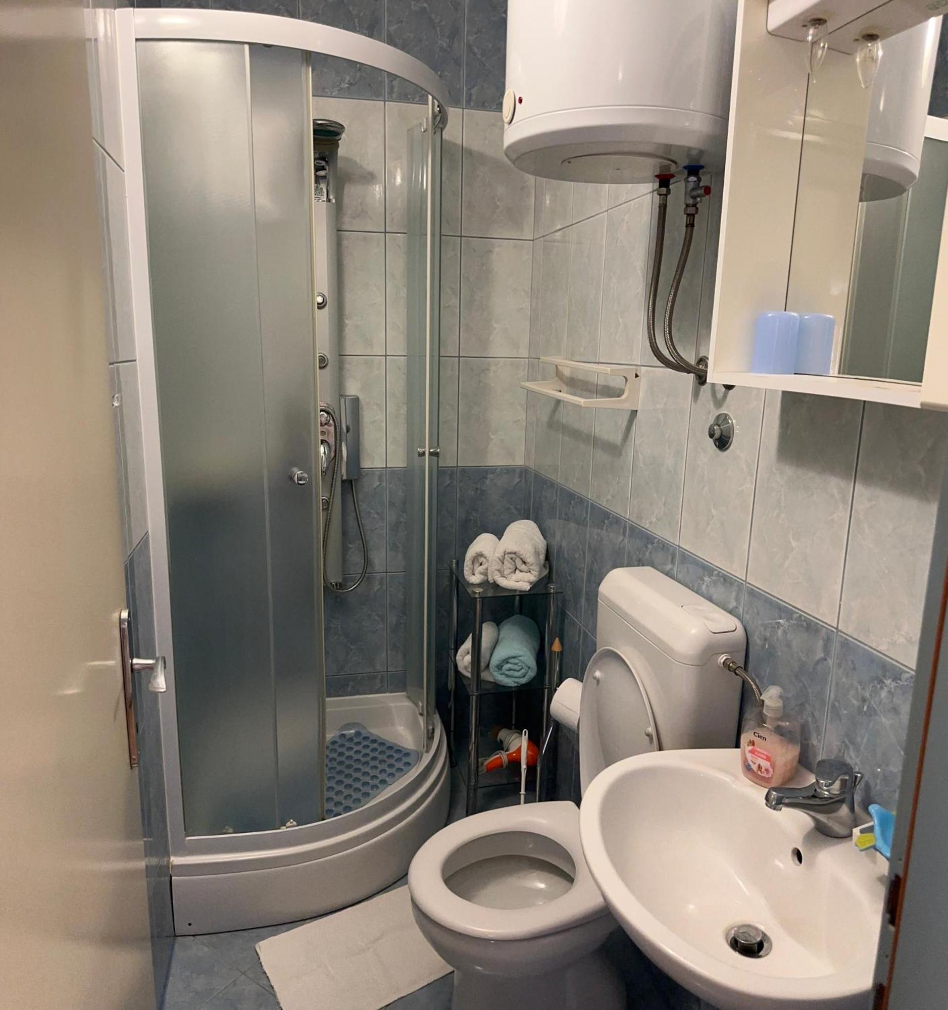 Apartment Vs *